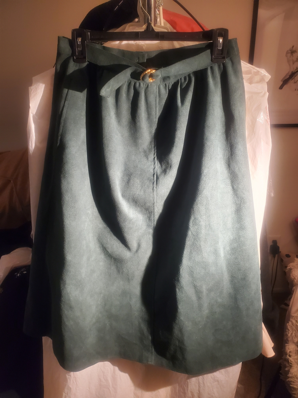 High-Waist Emerald Midi Suede Skirt with Belt Detail